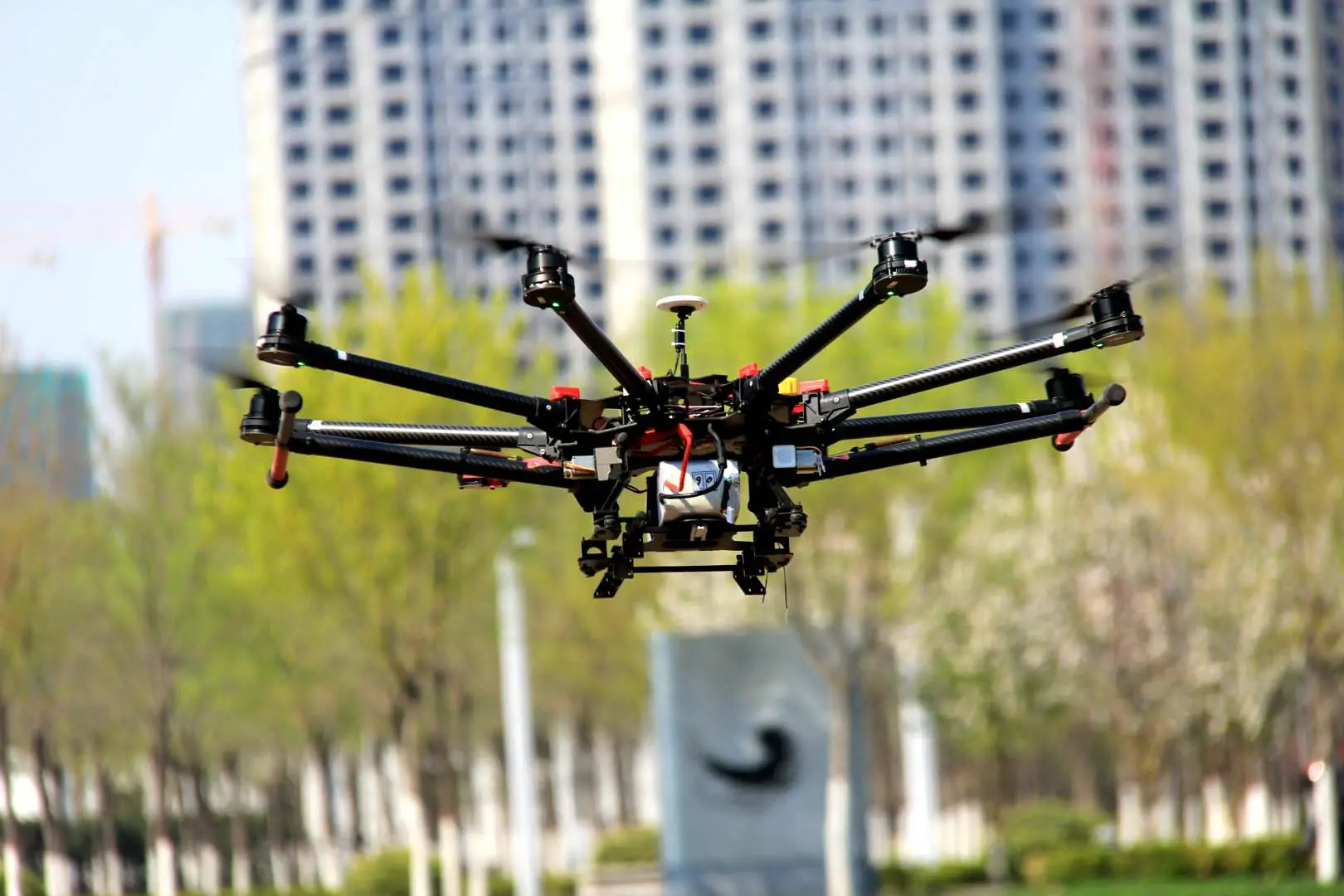 Amazon Patent: Drones Automatically Decompose in Air to Prevent Greater Damage
